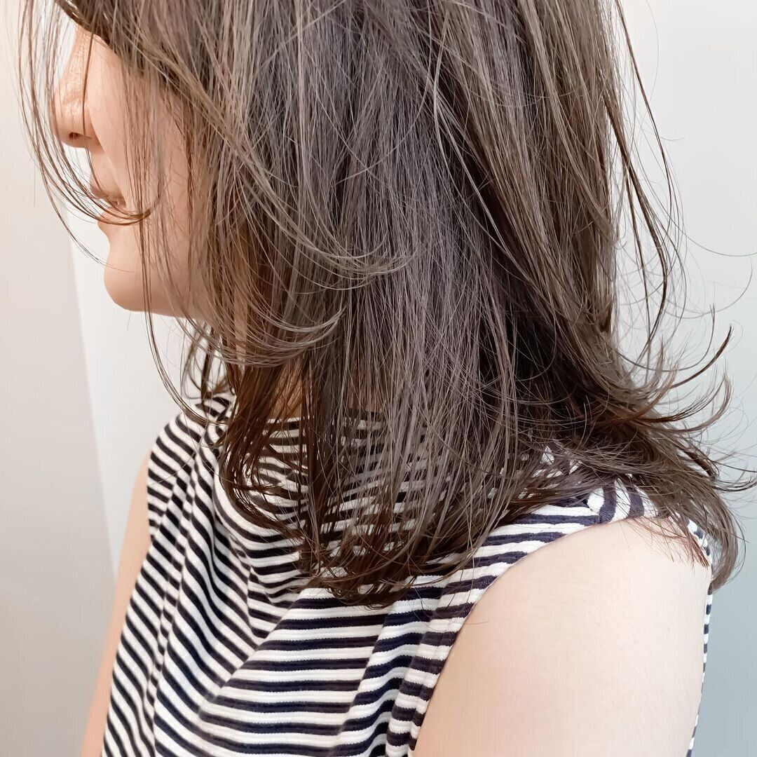 40代に似合うロングヘアスタイル ほどよく適当に自然なワンカール