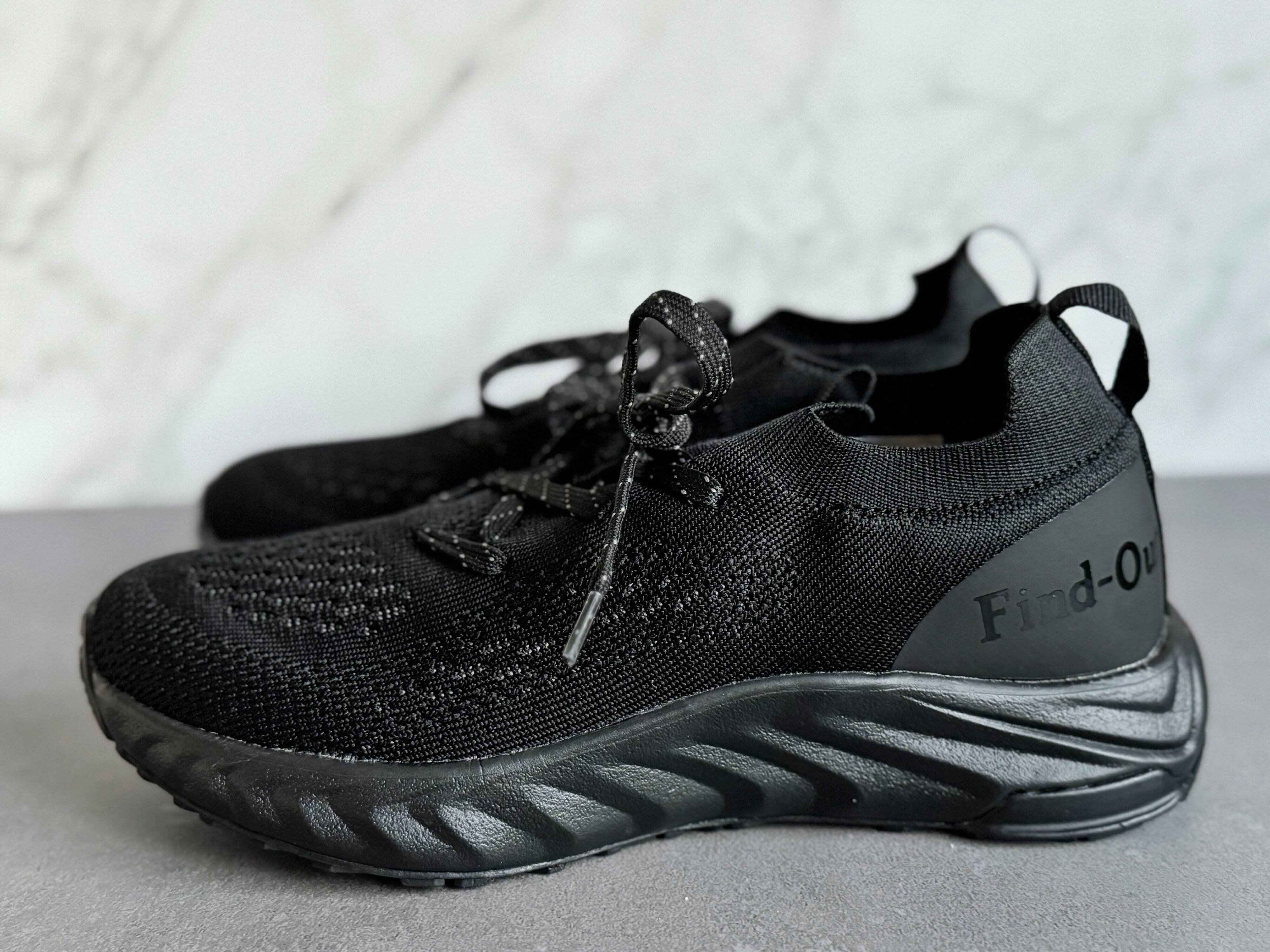 1．ソールには独自の高反発素材が使われているから