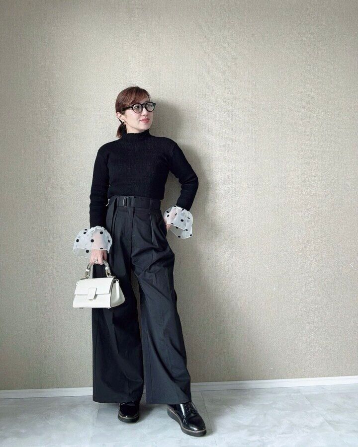 GU ベルテッドワイドパンツ