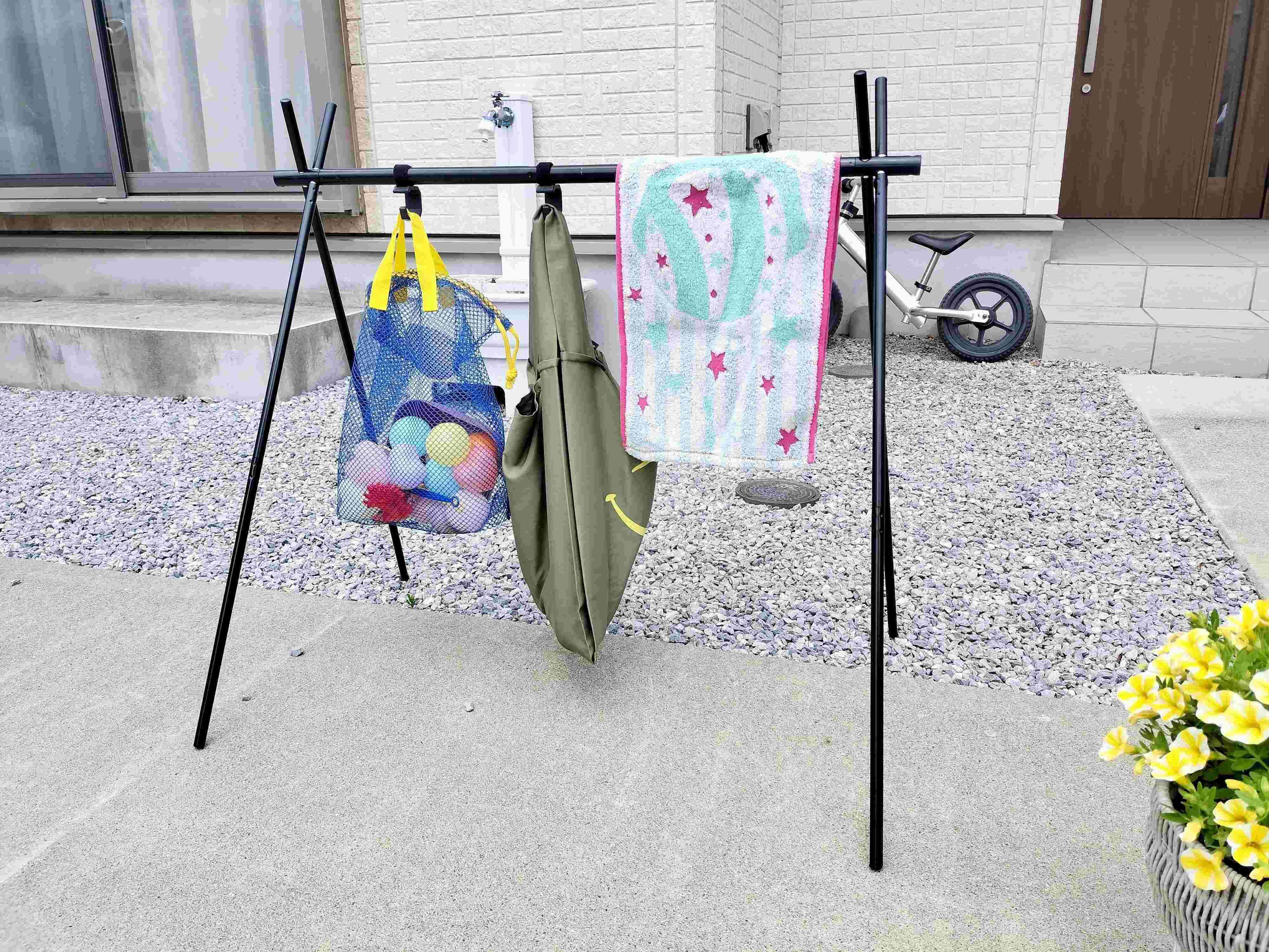 ハンギングラックにプールグッズを掛けた画像