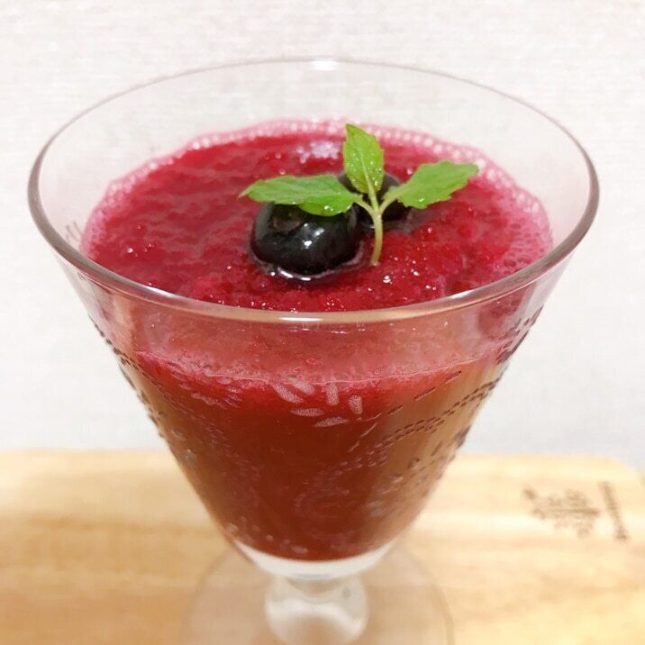 栄養たっぷり！ビーツとりんごのスムージー 