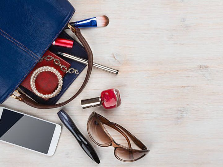 カバンの中に入れていると金運が下がるものって Dr コパの風水解説 サンキュ カバンの中に入れていると金運が下がるものって Dr コパの風水解説 サンキュ