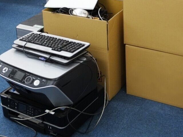 処分予定のパソコンやプリンター