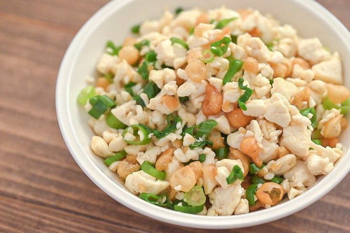 皿に盛られた炒り豆腐