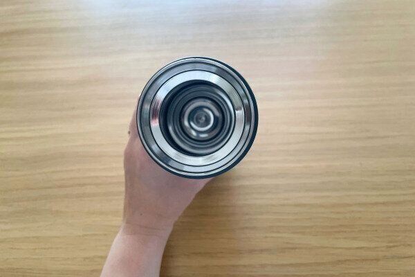 ボトルの内側。クリーンミラー加工がキラッと輝いている