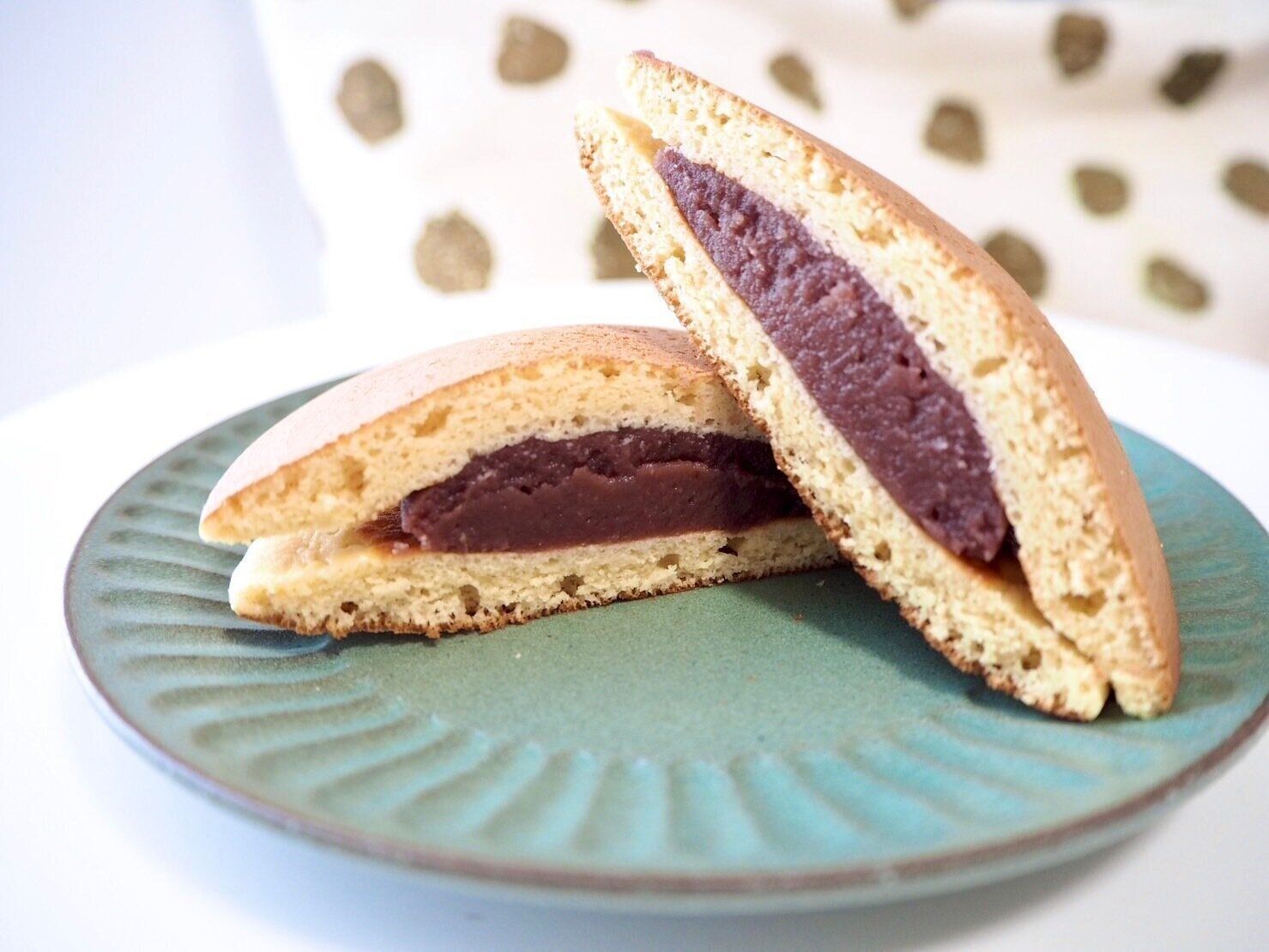 シャトレーゼ「糖質86%カットのどらやき」断面写真