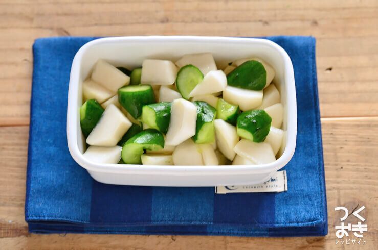 箸休めにどうぞ。かぶときゅうりの塩漬け