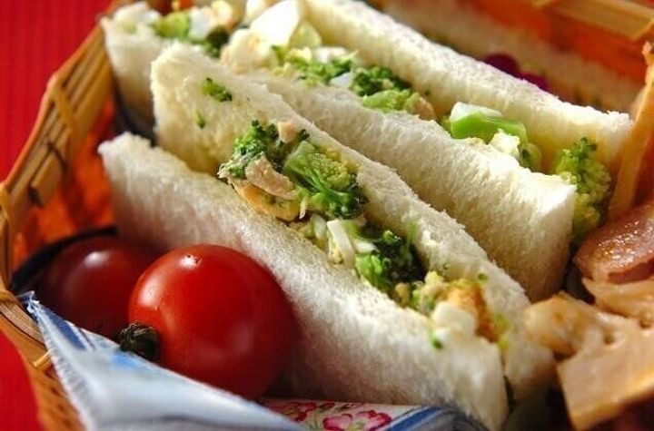 食パンを使った卵とブロッコリーのサンド