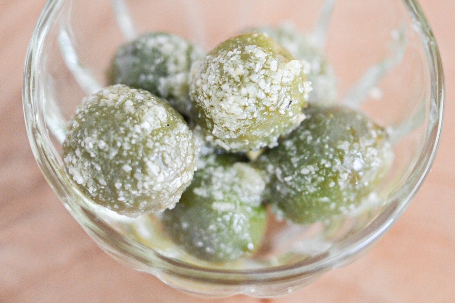 オリーブの粉チーズ和え