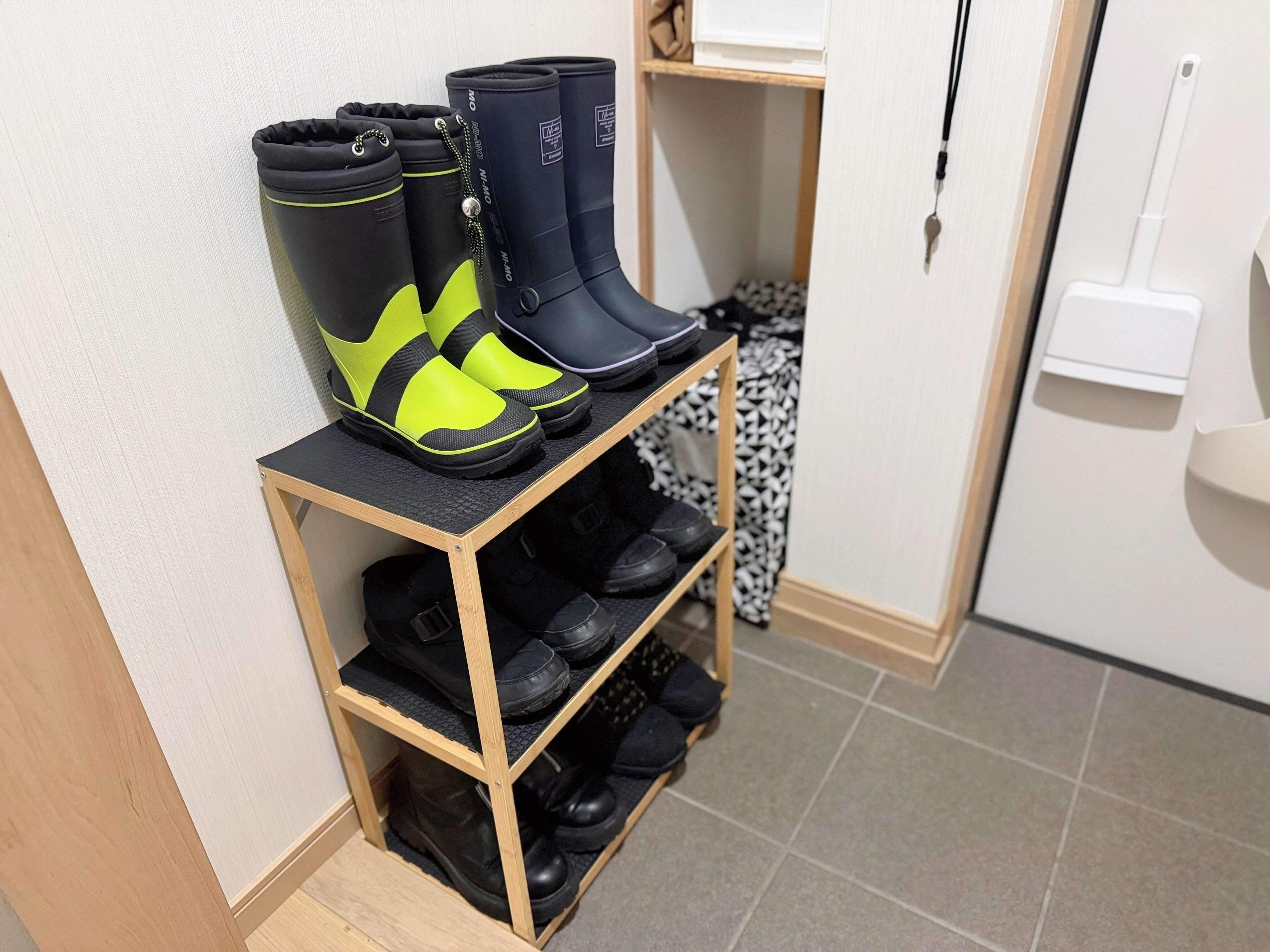 3．冬ブーツは「竹材フリーラック 3段」で解決！