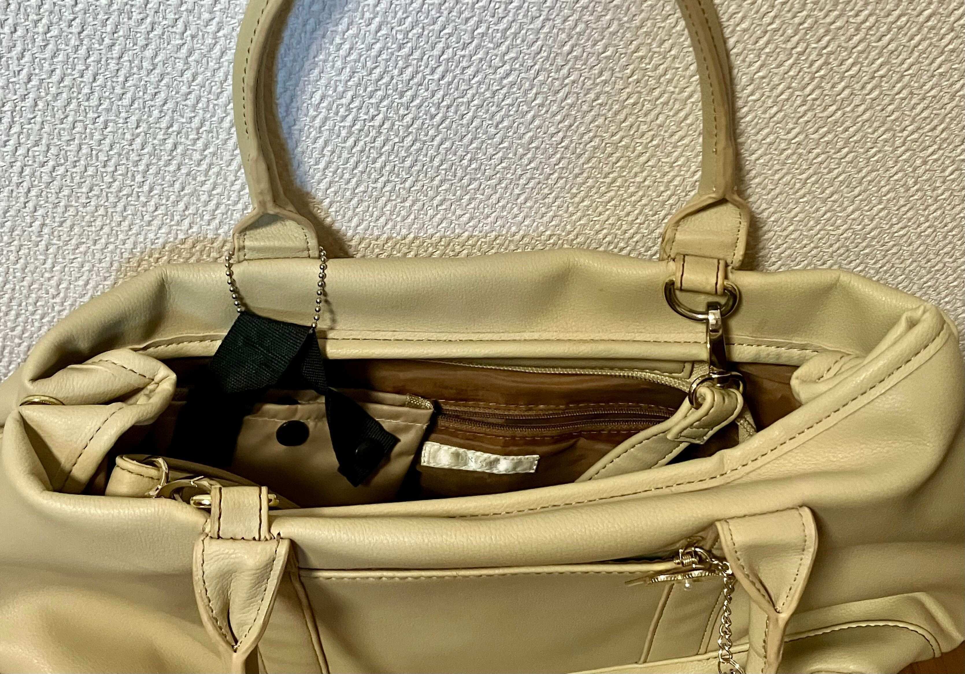 バッグの内側にポーチとして装着