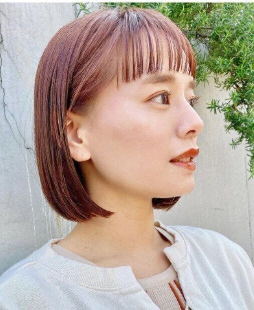 40代女性に似合うボブ。カラーチェンジするならピンクがおすすめ！オン眉ストレートボブ