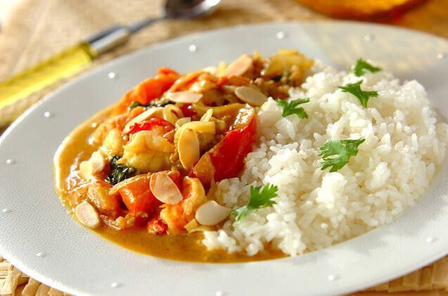 エビトマトのココナッツカレー