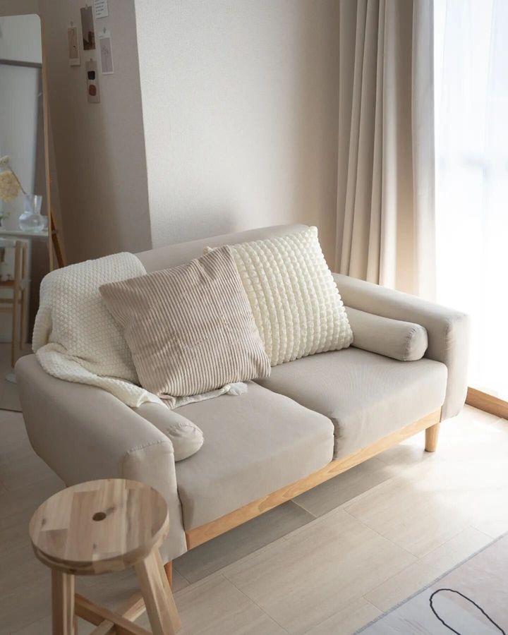 お部屋を秋らしい雰囲気に整える「コーデュロイクッションカバー」