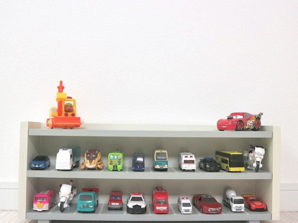 【3COINS】今人気!ミニカー収納棚