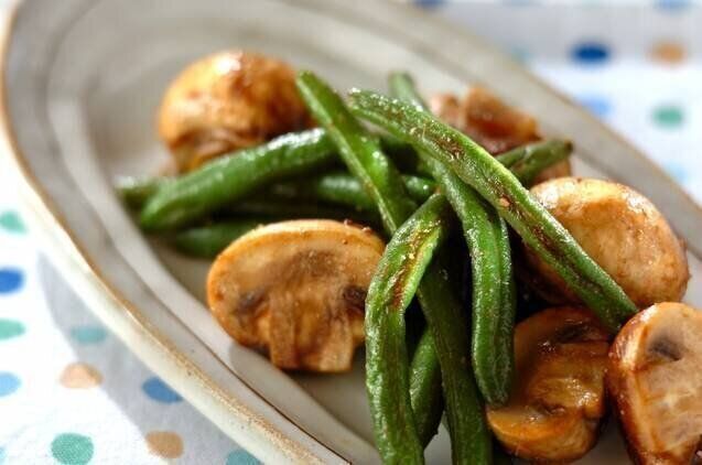 インゲンとマッシュルームのアンチョビ炒め