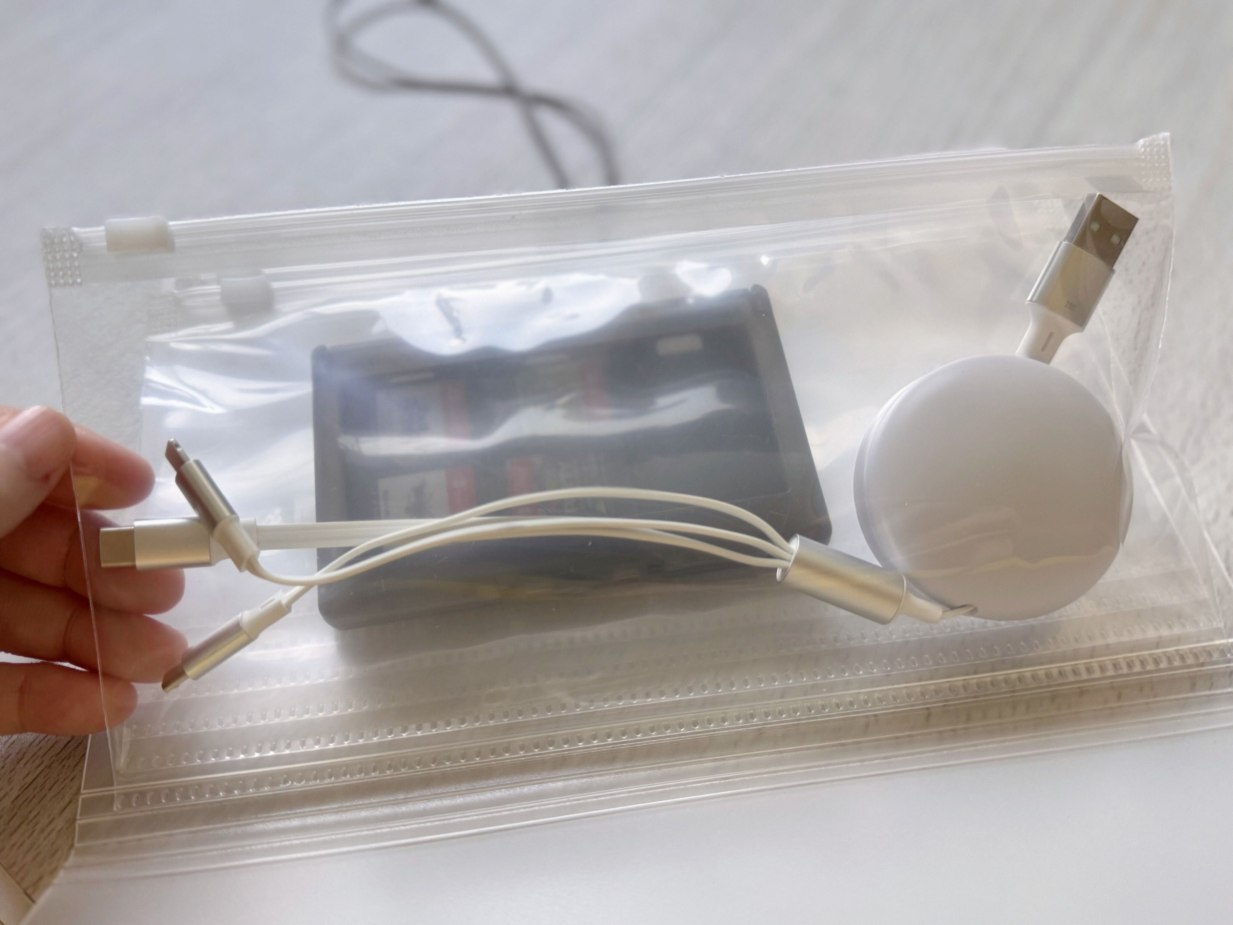 1．厚みのあるものもすっきり収納できるから