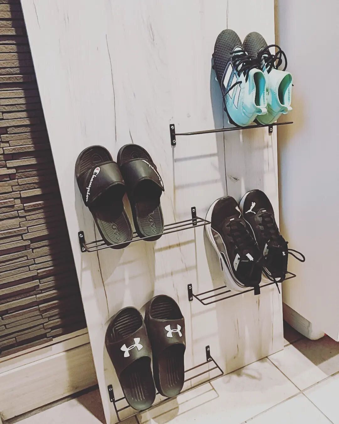 ダイソーのラックでつくるシューズラック