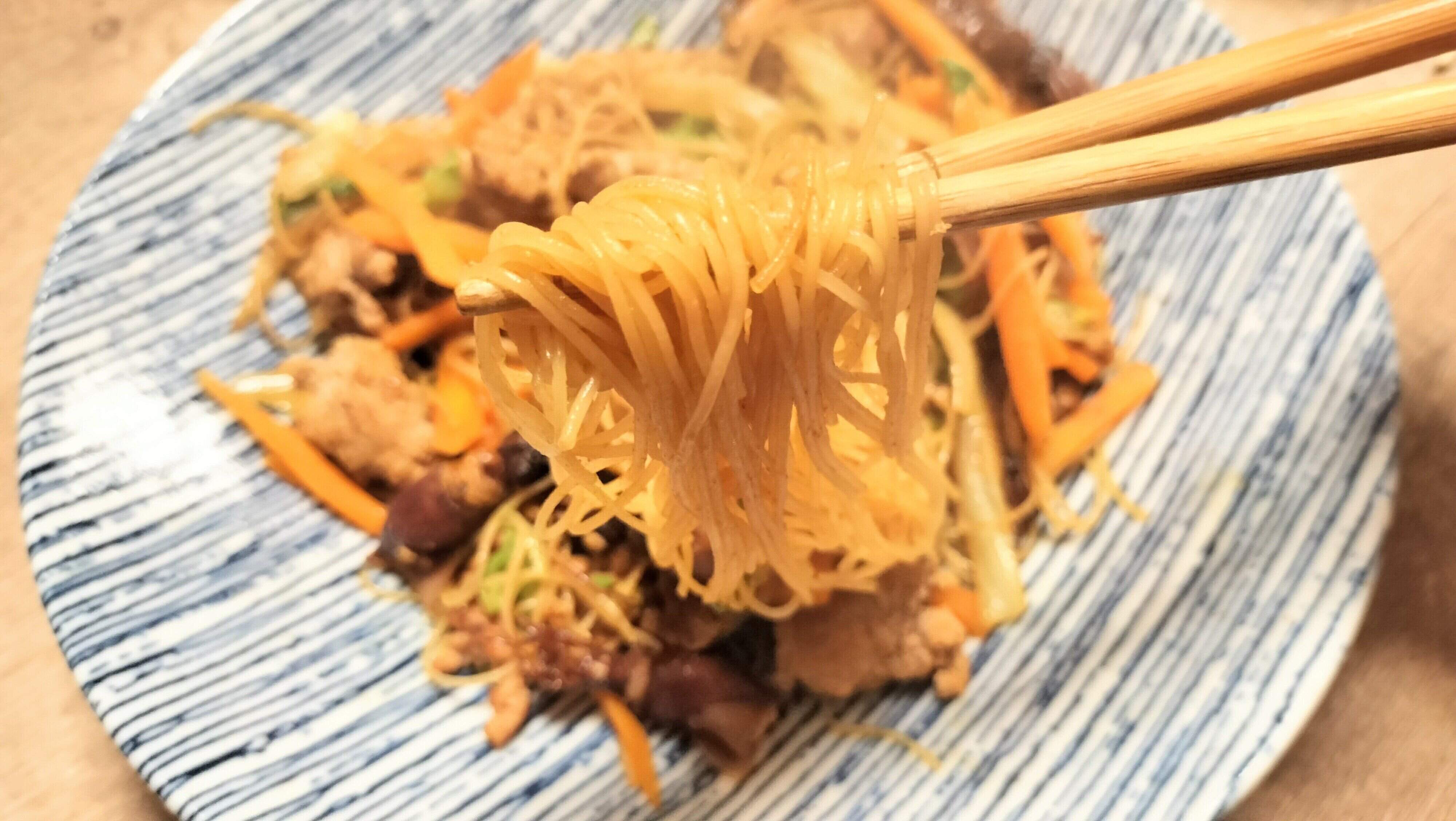 カレーの香りが食欲をそそるビーフン