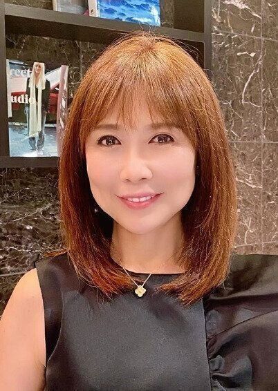 サラツヤ髪で若々しく！ストレートミディアム