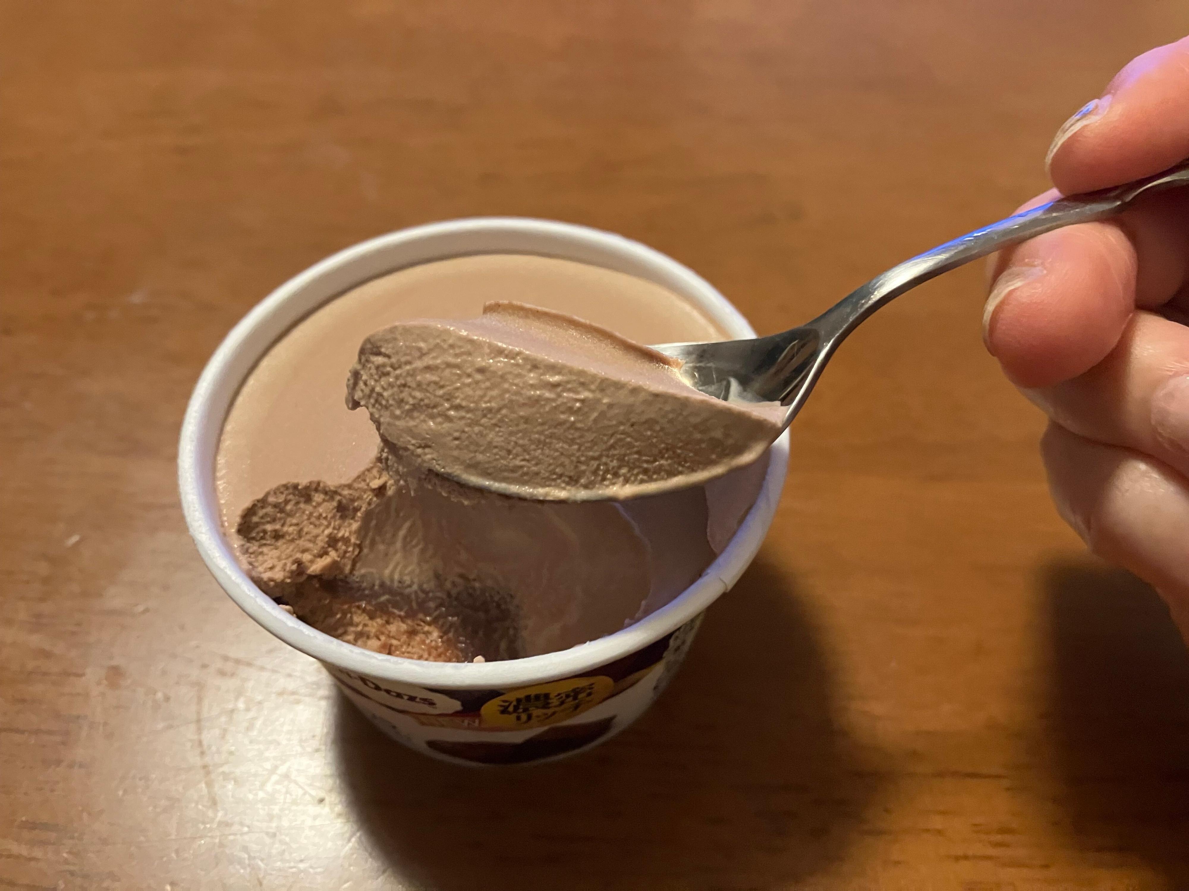 アイスをすくったところ