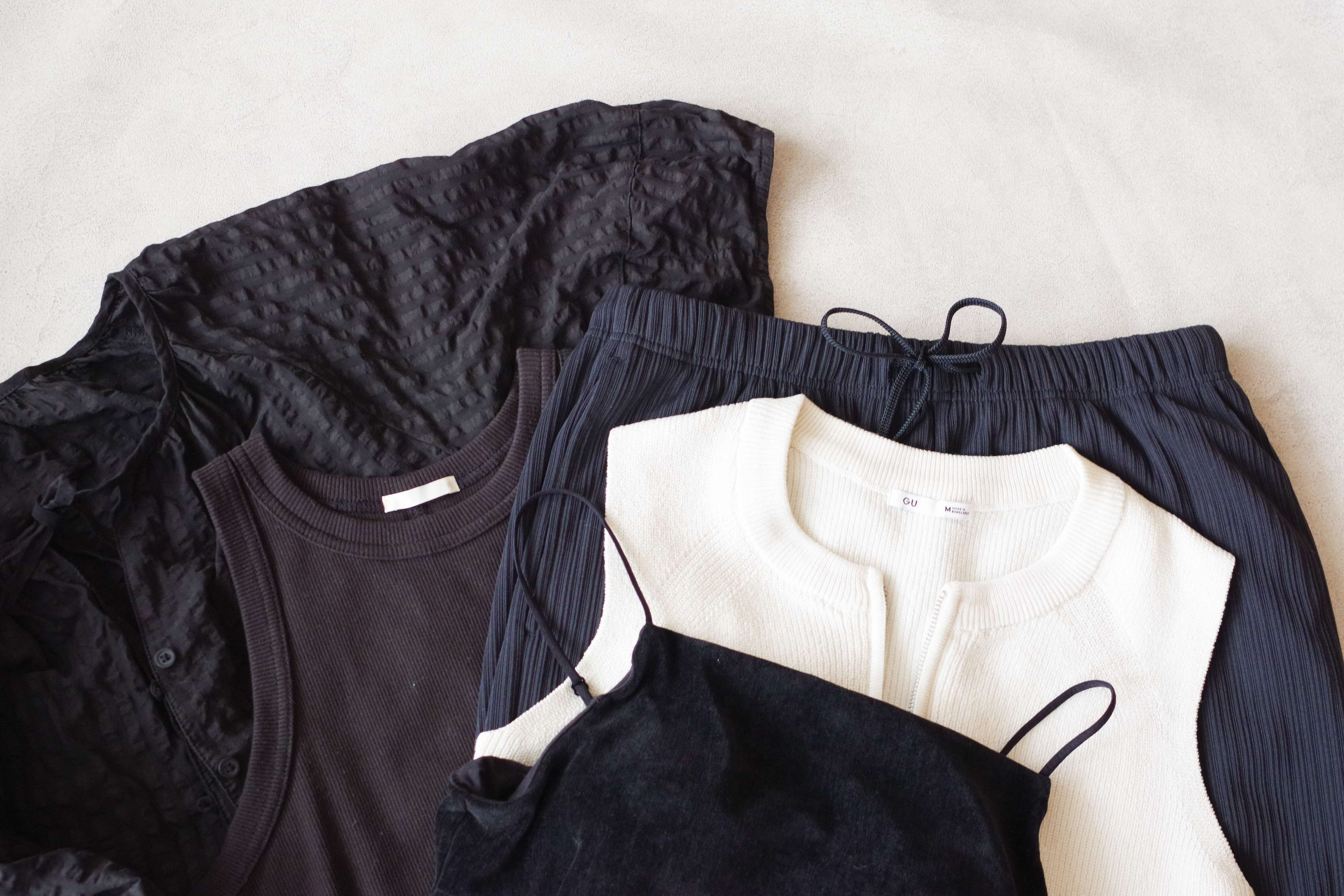 「迷ったら定番カラーを買って！」1枚買えば長く着回せる【ユニクロ＆ＧＵ】の白＆黒アイテム