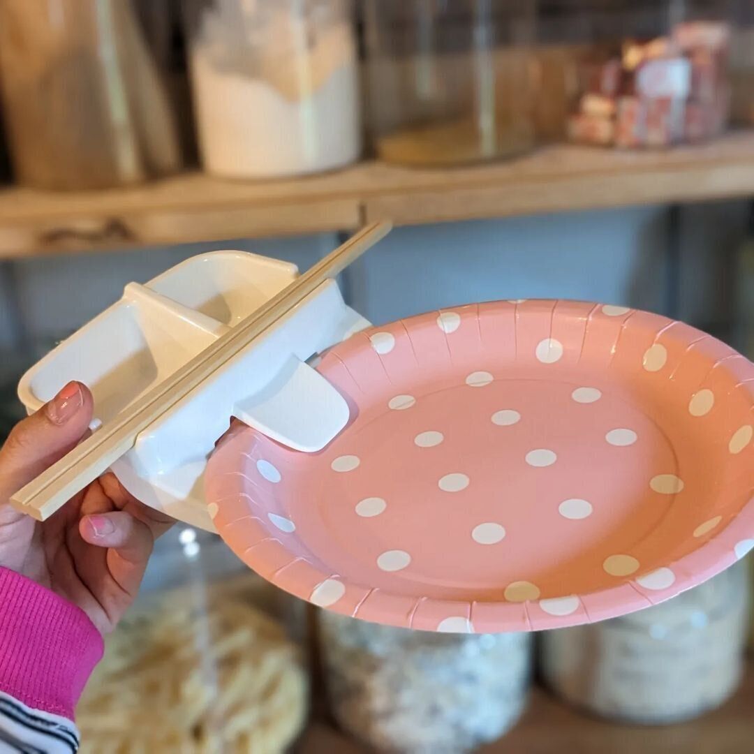 【キャンドゥ】紙皿や割りばしが飛びにくい&片手で持てる便利さ