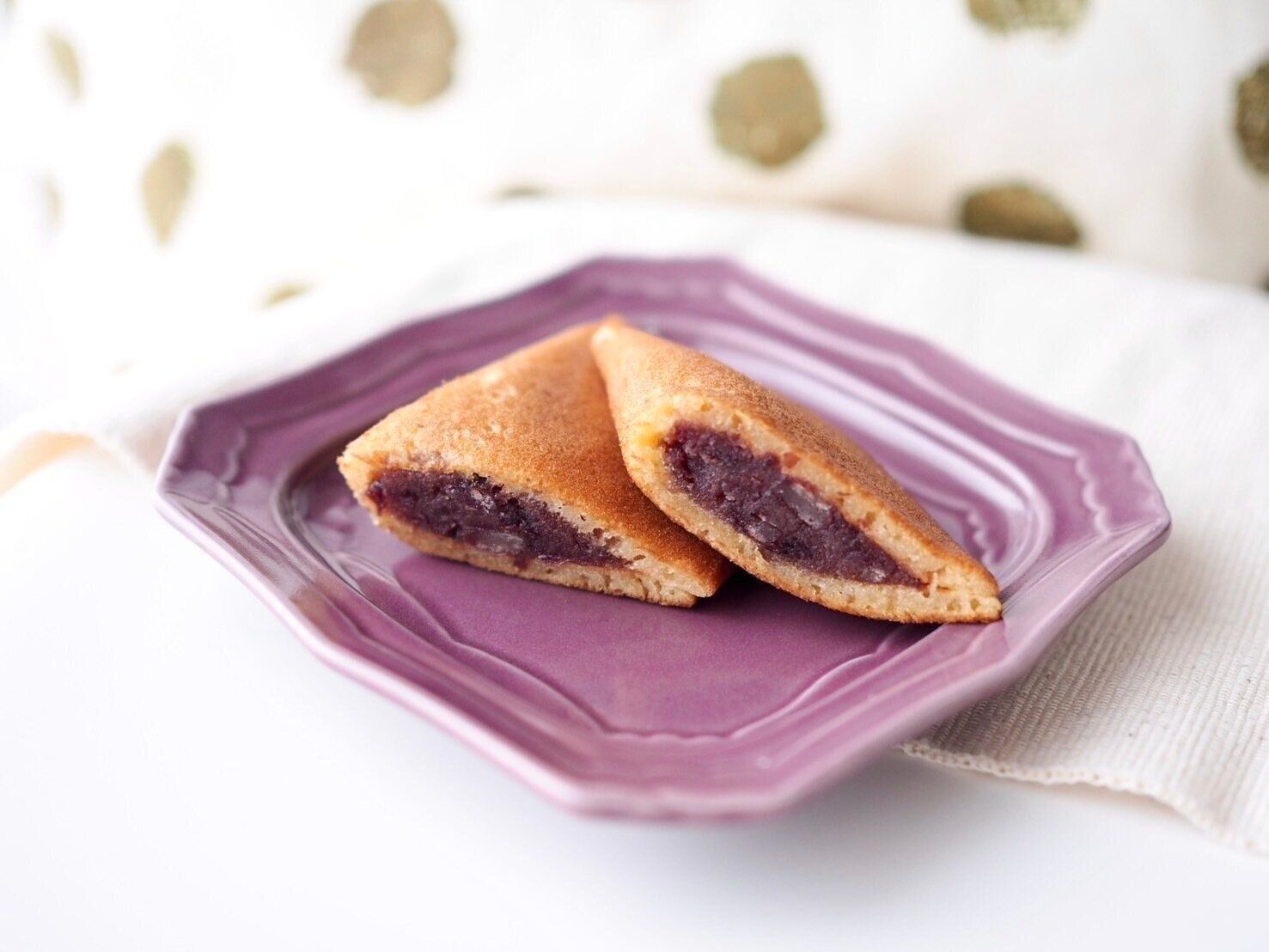 シャトレーゼ「もちどら焼き 弓張月」断面写真