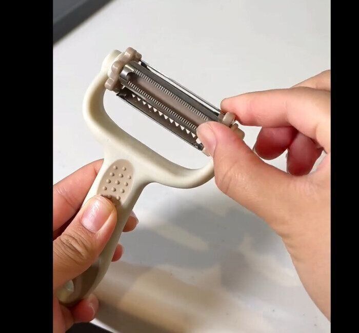 【3COINS】ホイール回すだけ！3WAYピーラー