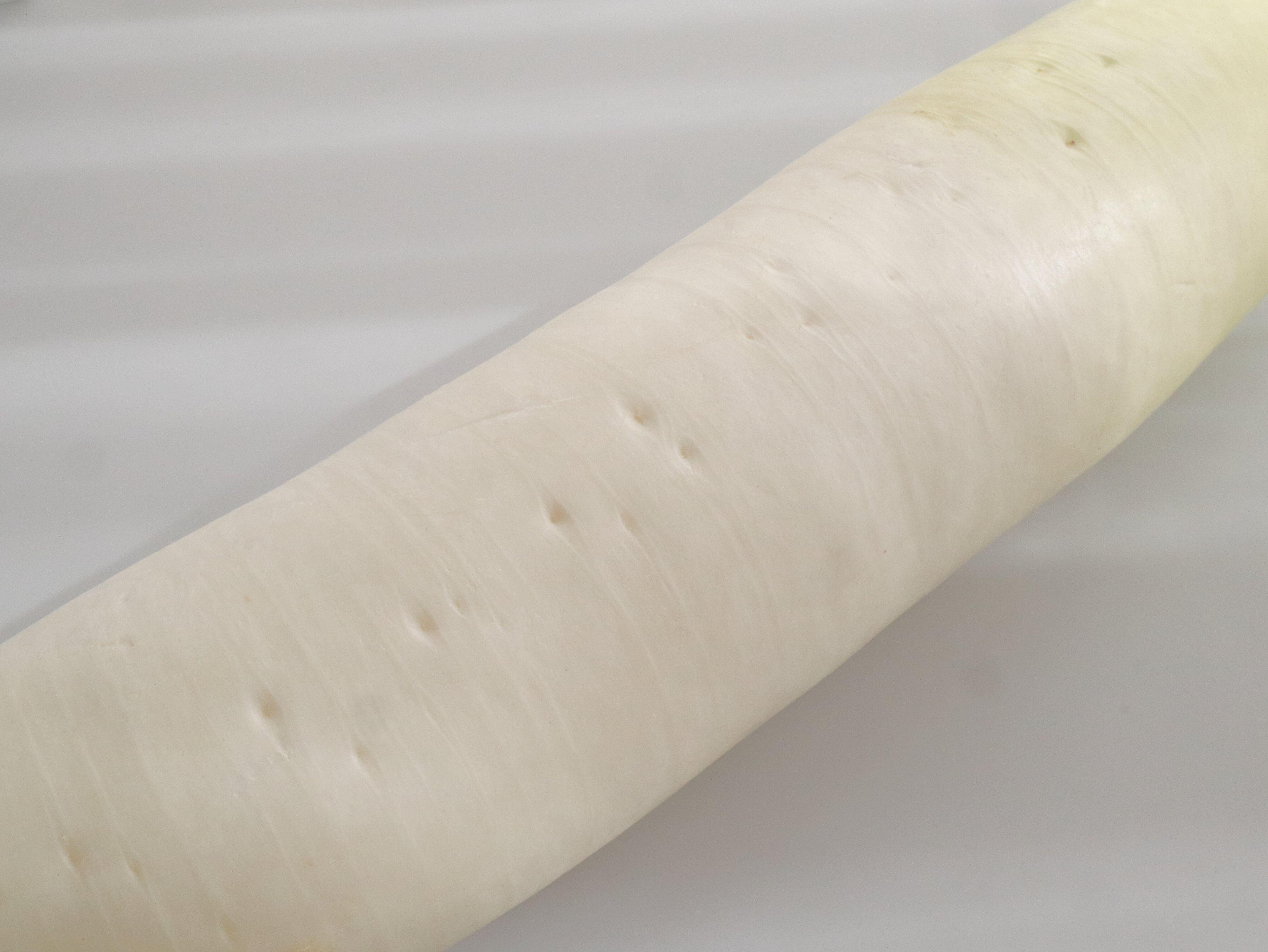 ひげ根の穴が浅く縦に並んでいるもの