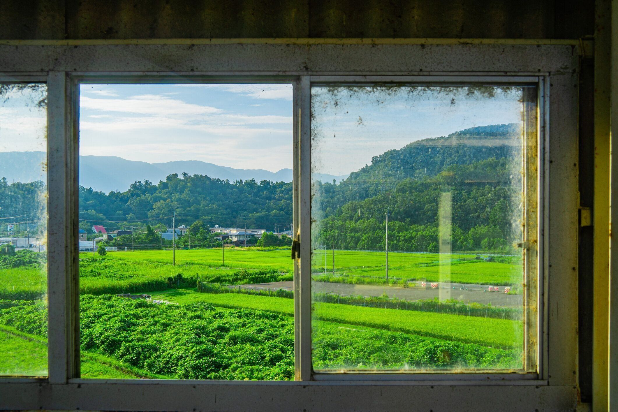 窓からの田園風景