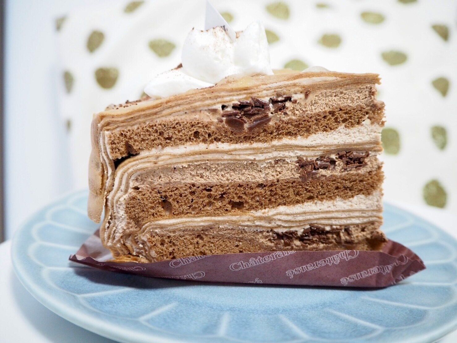 シャトレーゼ「クレープ・オ・ショコラ」断面写真