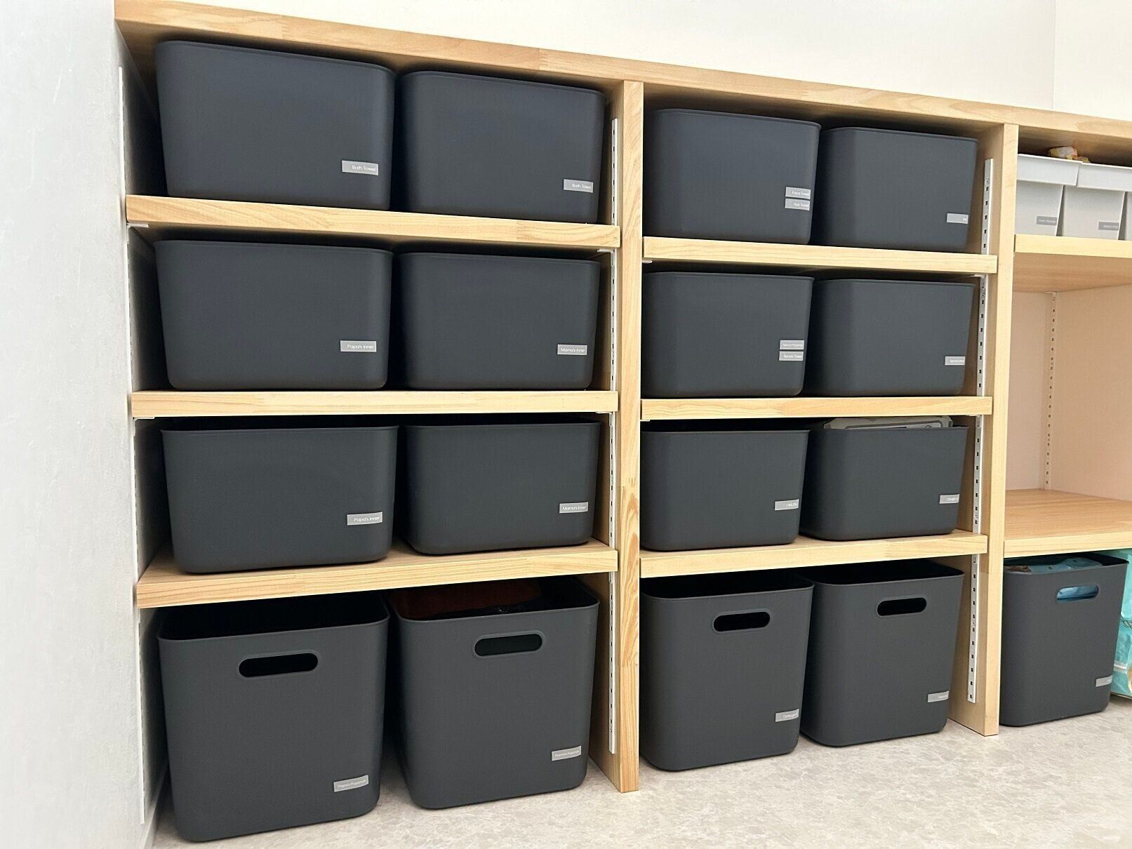 マットなグレーもいい！ダイソーのフタ付きソフトバスケット「R30ボックス」「R35ボックス」シリーズに注目