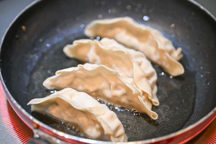 振らおパンに入った餃子