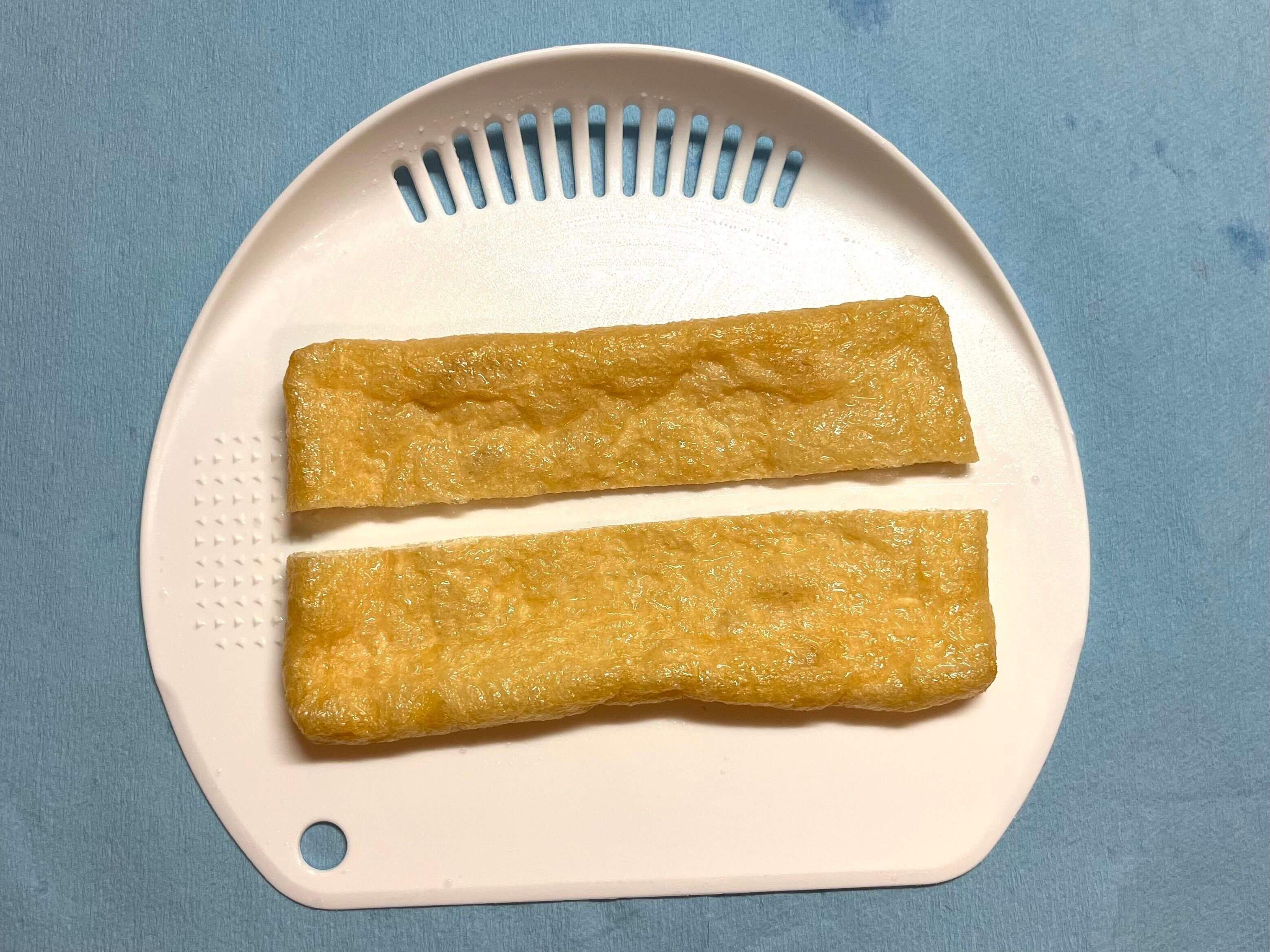 油揚げを2等分にした画像