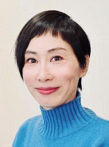 アシンメトリーの前髪がポイント！艶髪ベリーショート