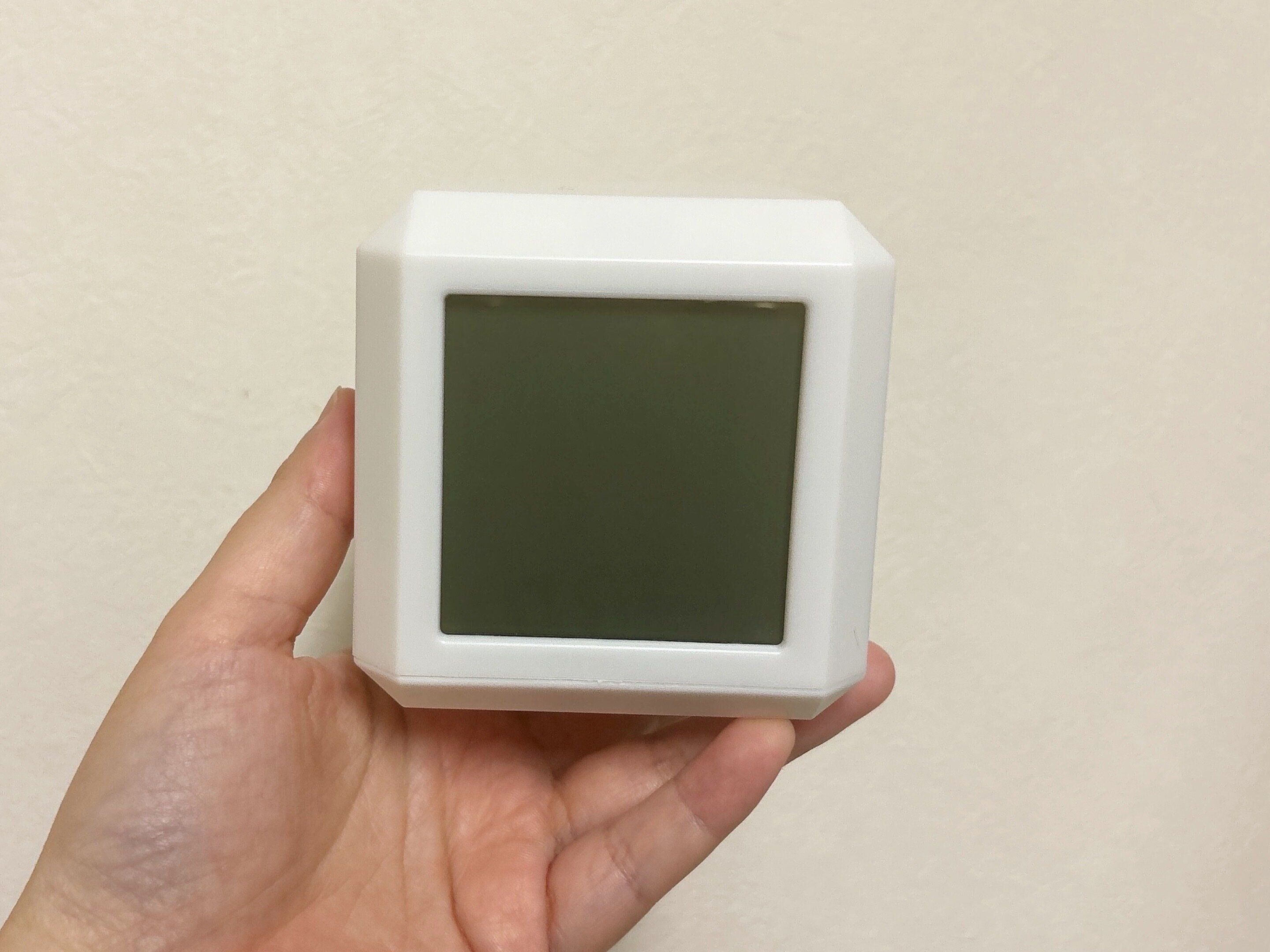 ダイソー7色変色ライト付きデジタル時計