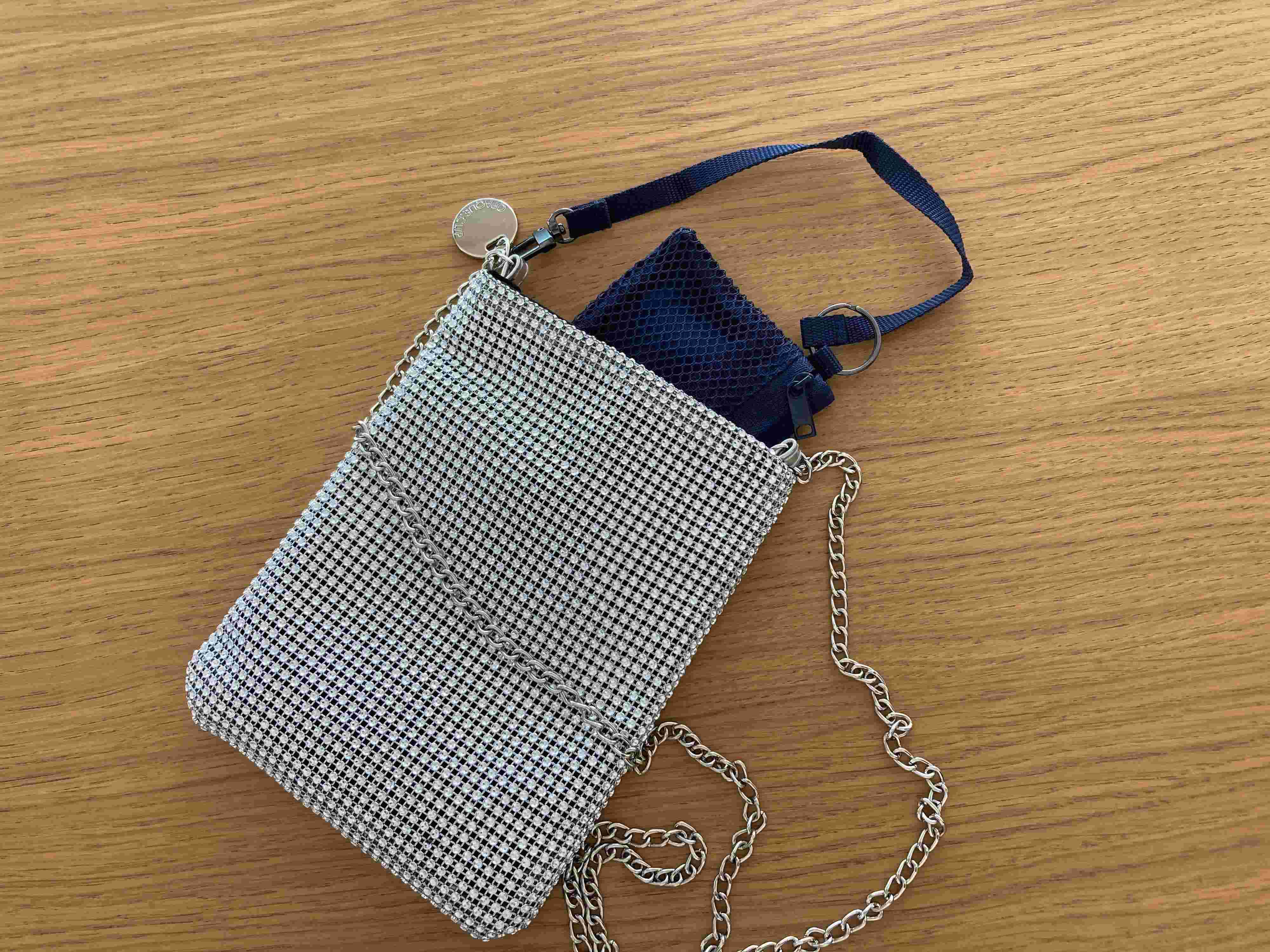 ミニショルダーに入れられたポリエステルカードケース