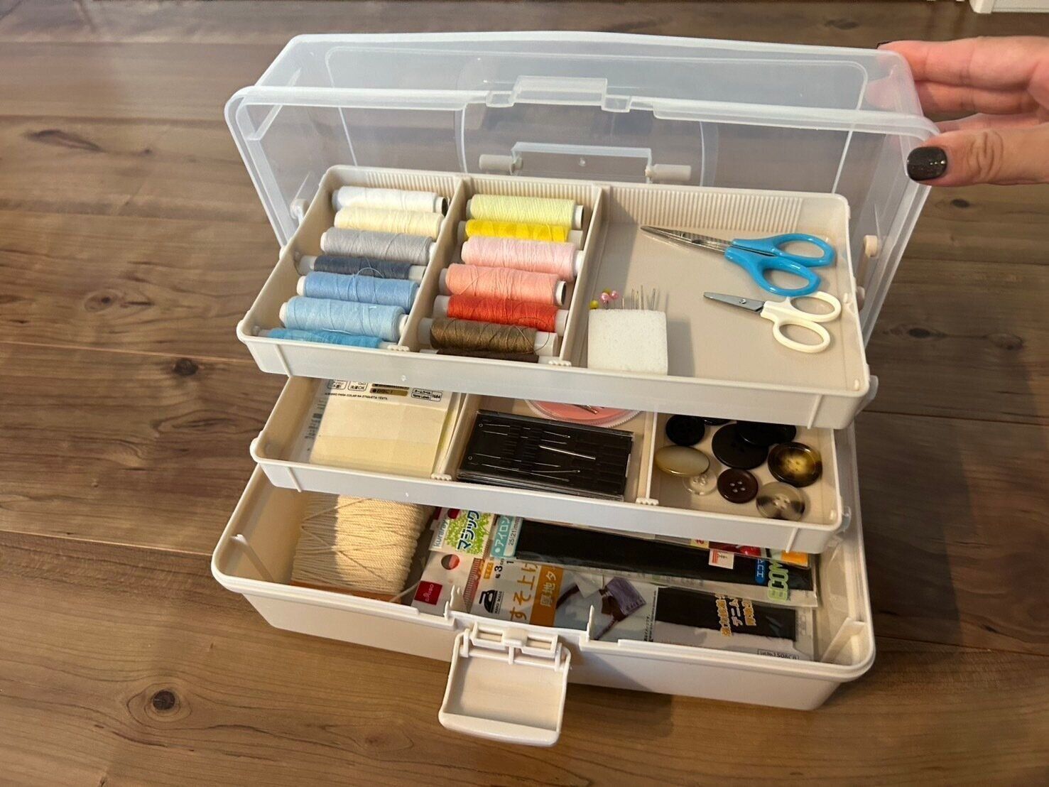 仕切り付が便利なダイソーのツールボックス