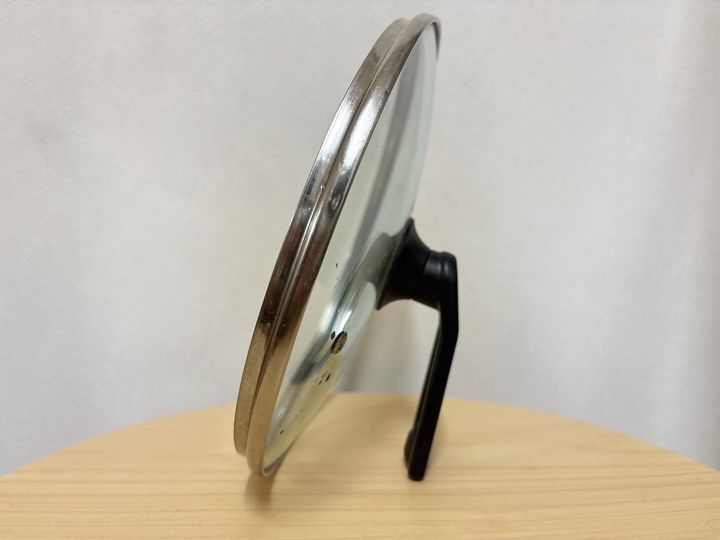 ダイソー立たせる鍋フタつまみ