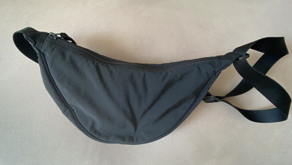 ユニクロのラウンドミニショルダーバッグ