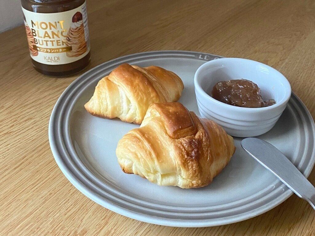 クロワッサンに塗ったモンブランバター