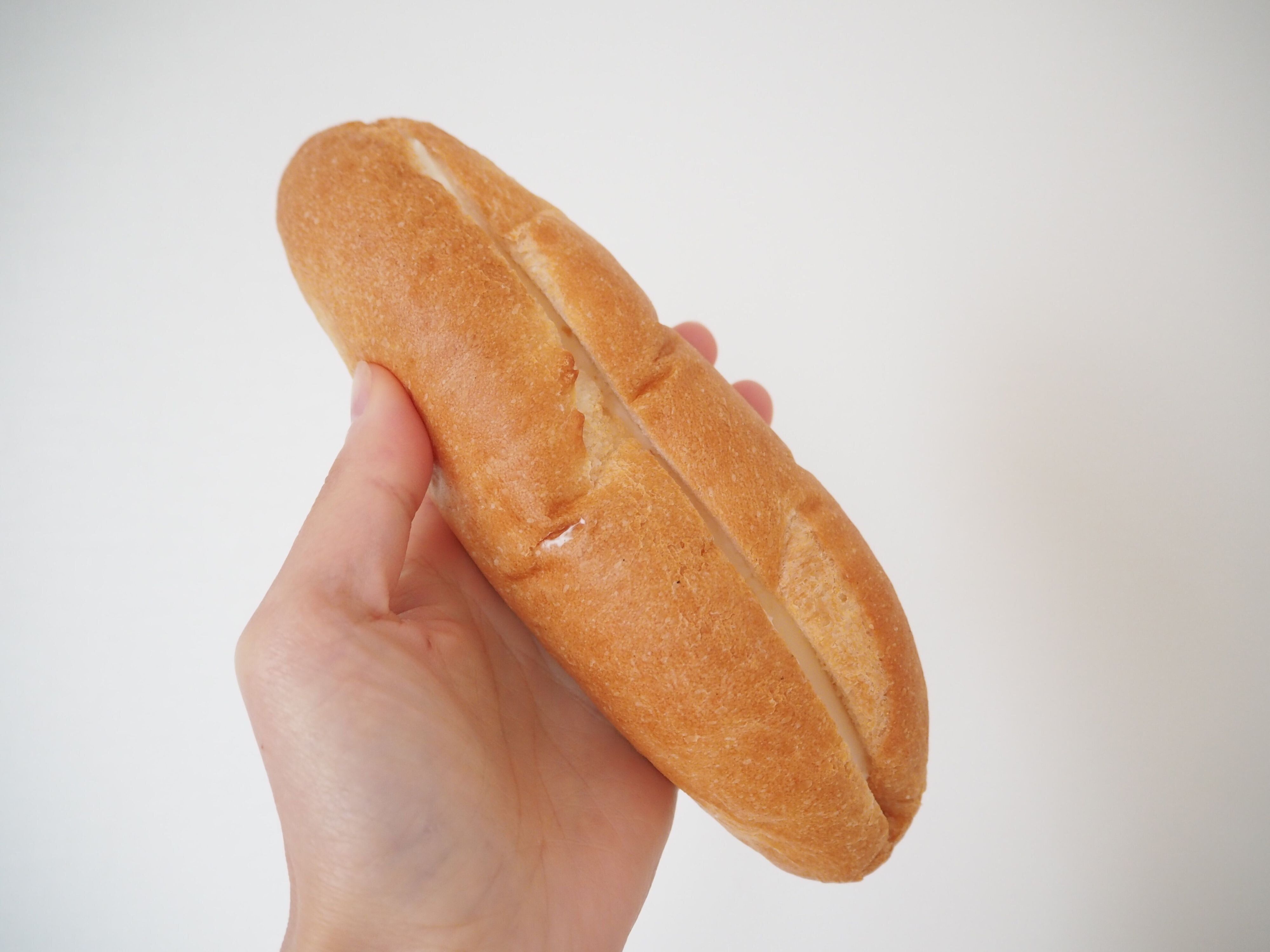 ミニストップ】ミルクフランスパン（北海道産牛乳入りクリーム