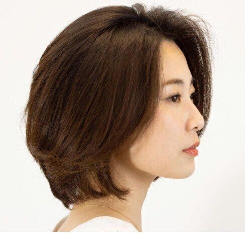 40代女性に似合うふんわりショートヘアスタイル。エレガントな印象の前上がりショートボブ