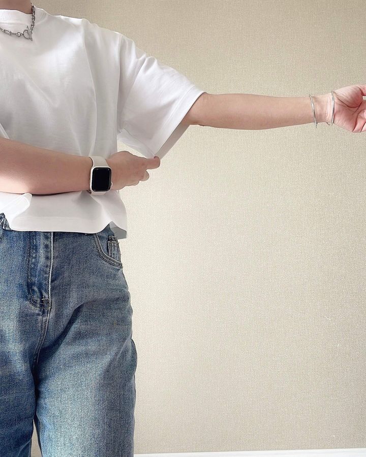 二の腕が細見えするTシャツ