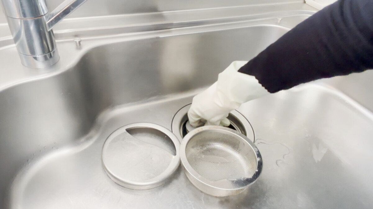 排水口パーツを取り外す