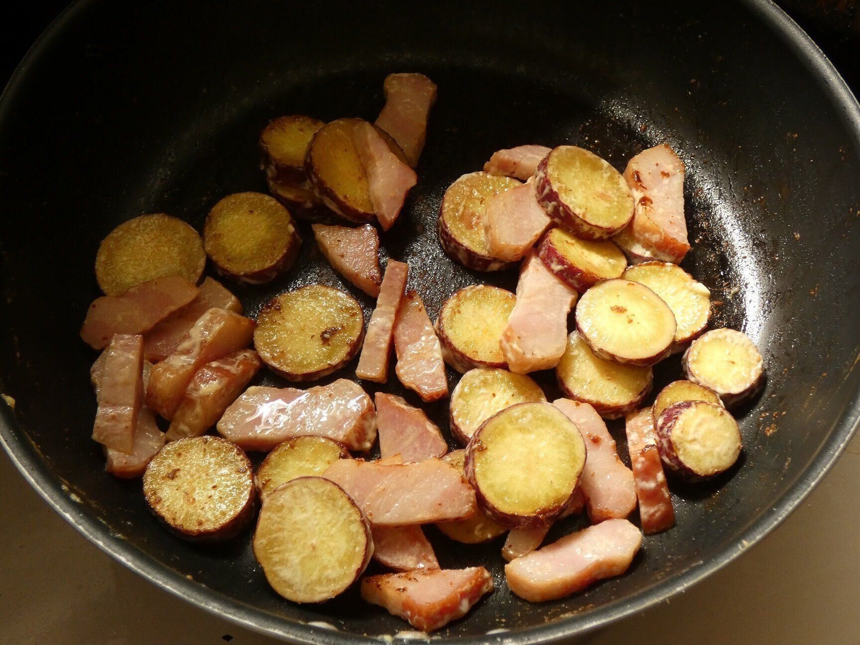 さつま芋とベーコンの味噌マヨソテ