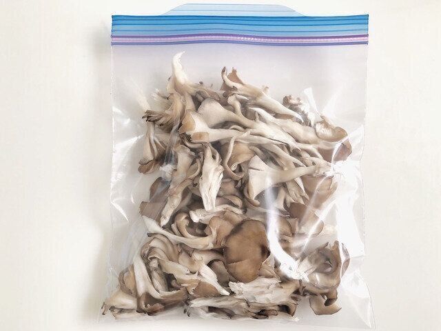 冷凍したまいたけ