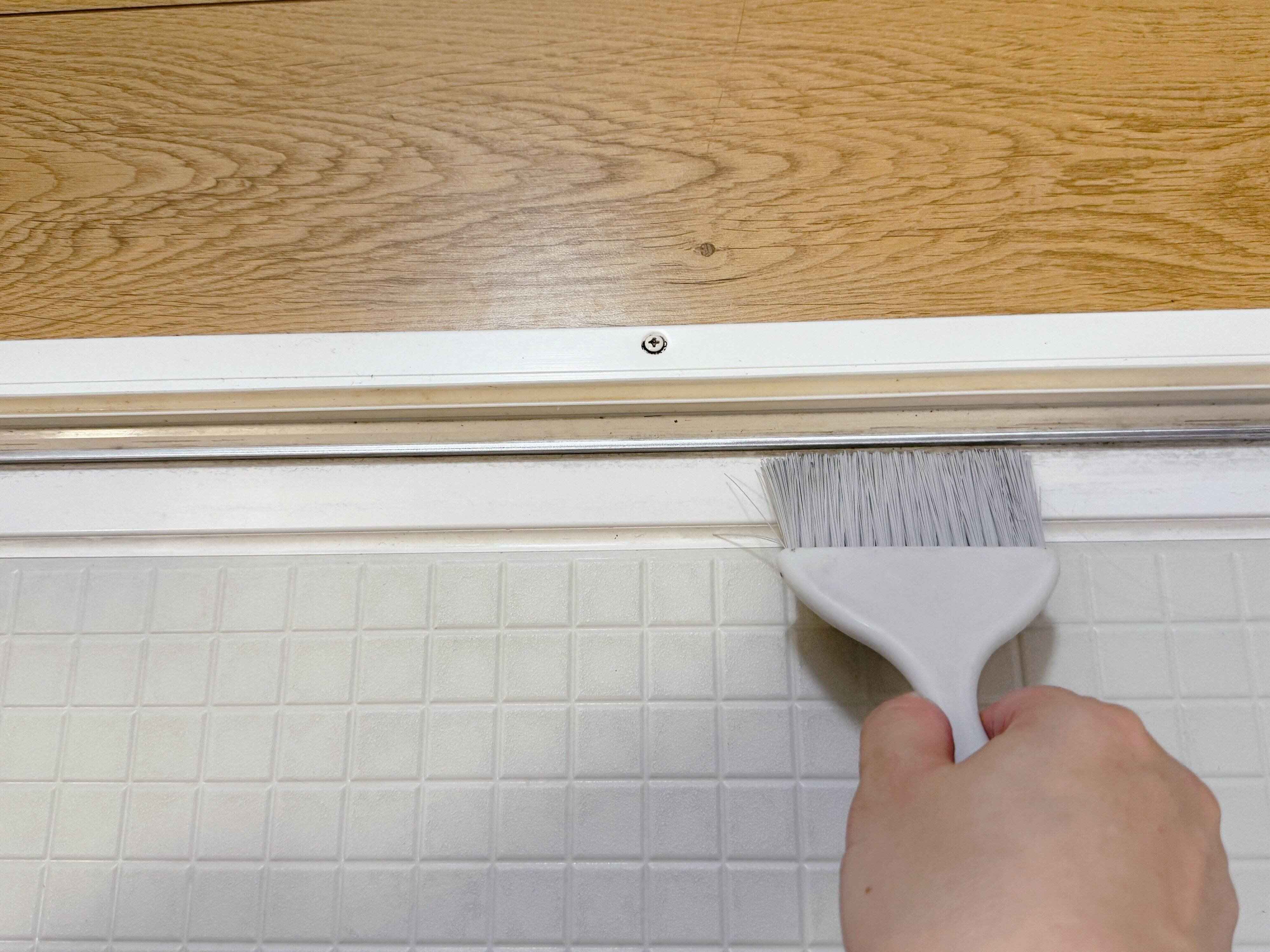 ドアサッシの掃除方法