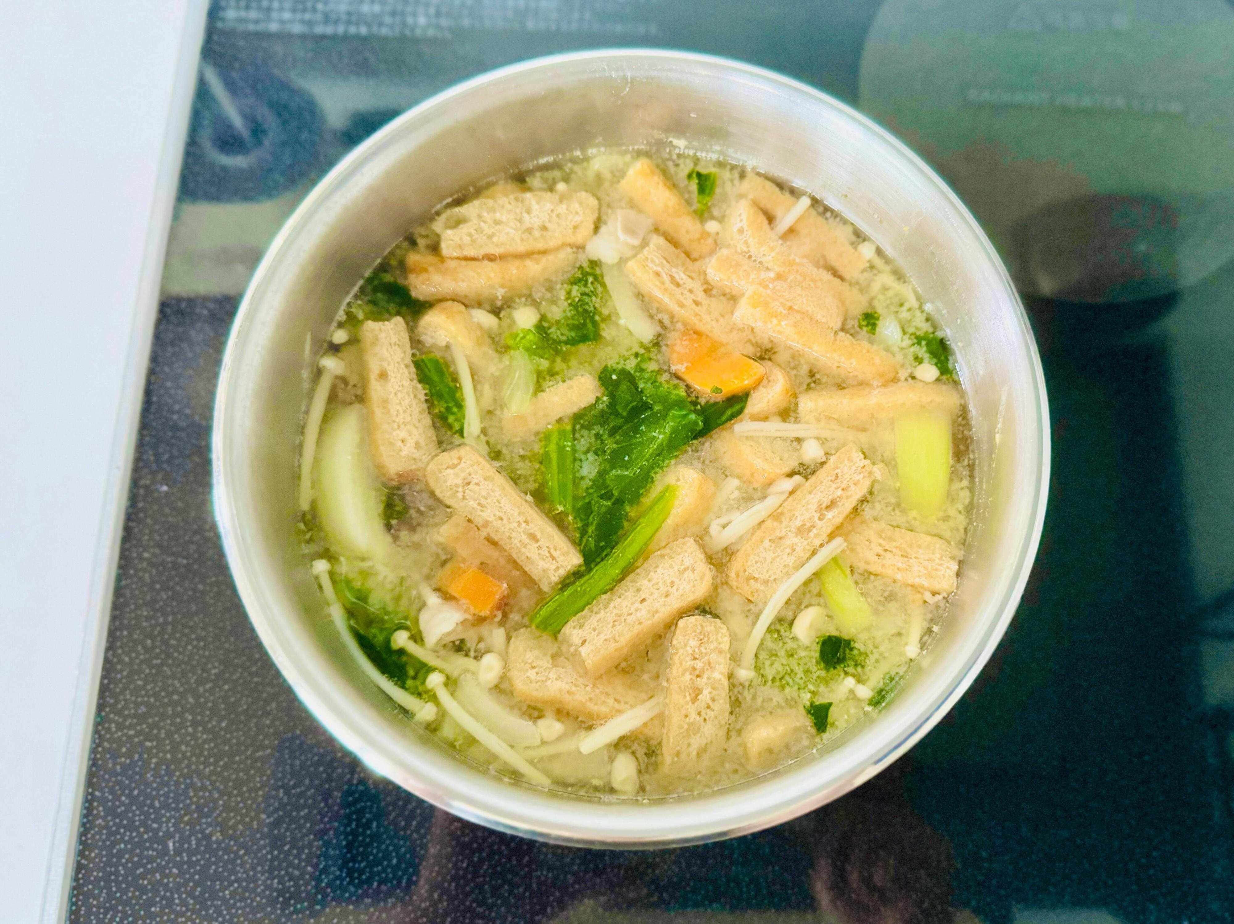 おかず代わりに具だくさんのお味噌汁